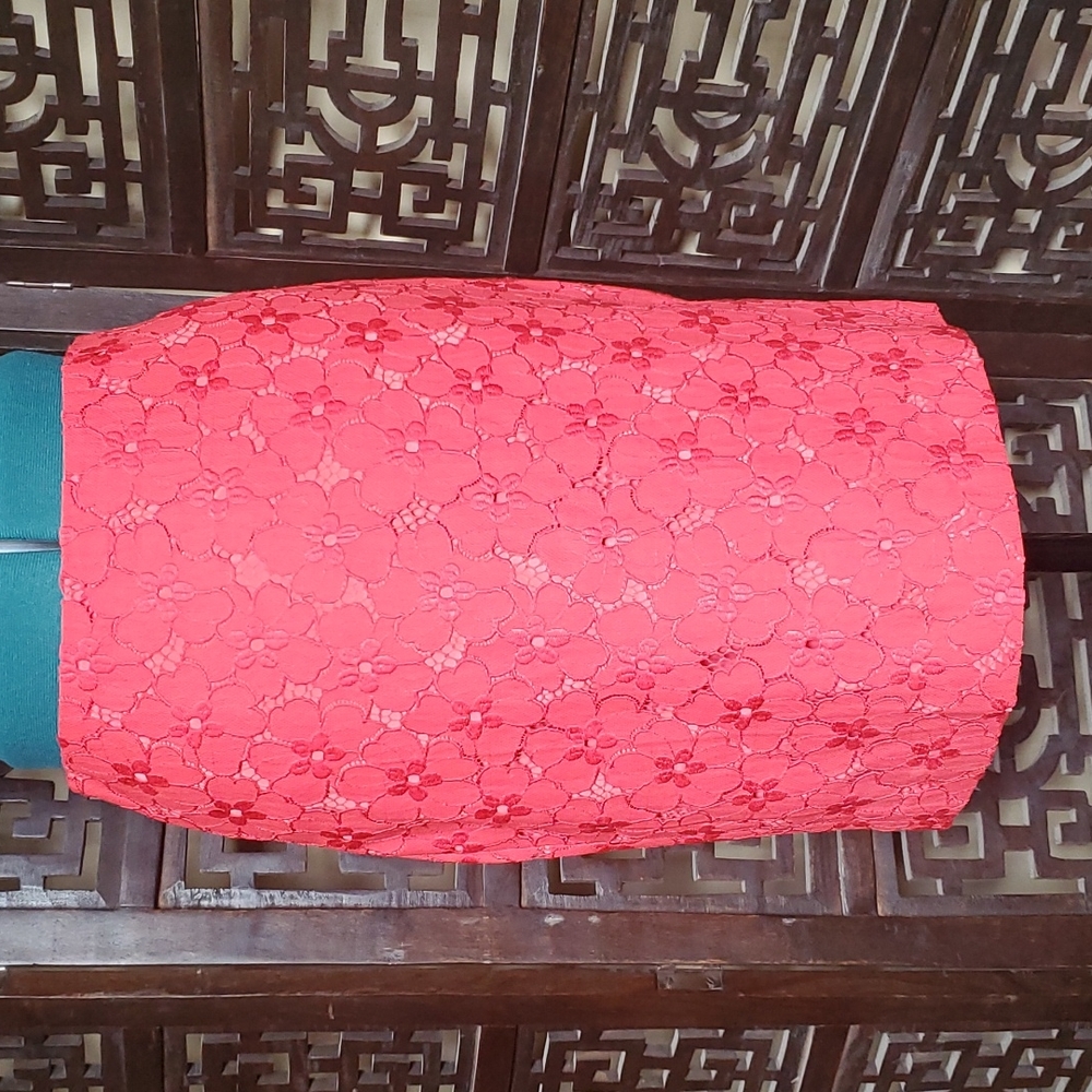 Ann Taylor size 4 bright coral lace pencil skirt